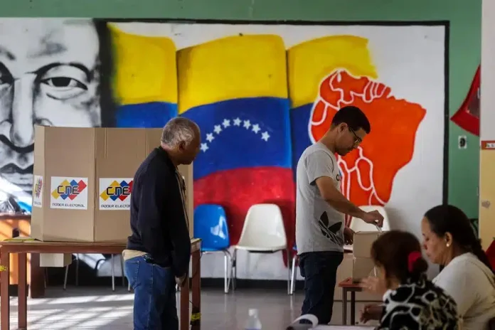 Venezolanos votan para elegir entre la continuidad del chavismo o un cambio político hasta 2031