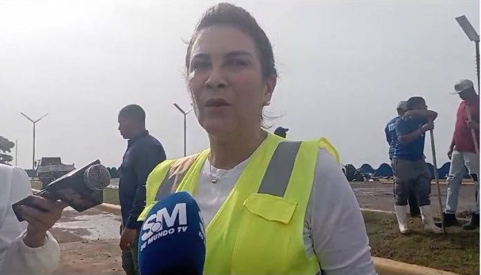 Alcaldesa del DN encabeza operativo de limpieza tras paso de Huracán Beryl