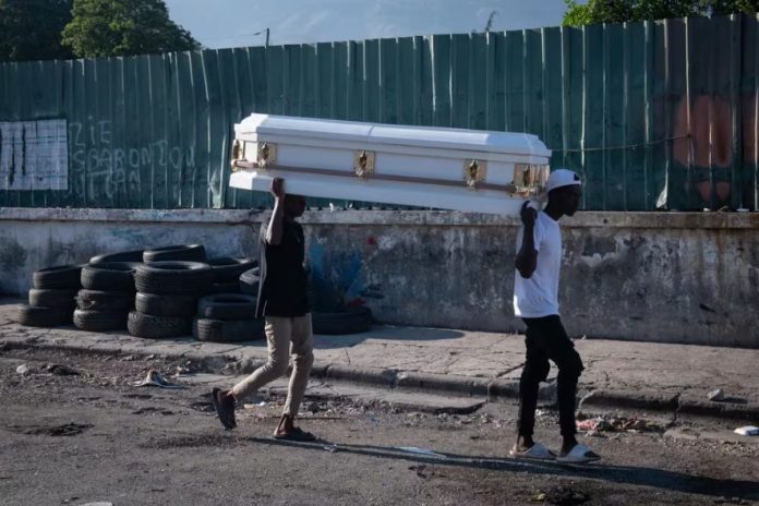 Denuncian asesinato de 20 personas por bandas en Haití pese a presencia de tropas kenianas
