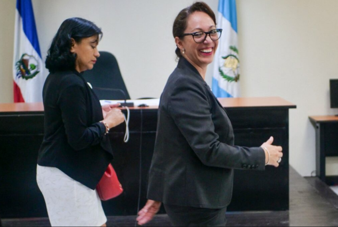 Para ''preservar su vida'' exfiscal condenada se marcha a escondidas de Guatemala