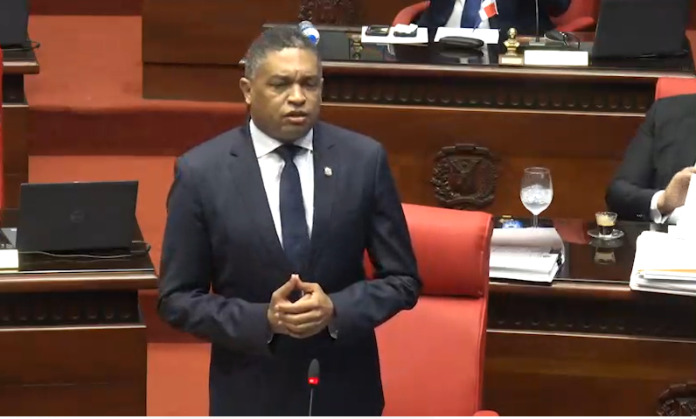 Yván Lorenzo se despide del Senado; expresa agradecimiento a dirigentes del PLD de Elías Piña