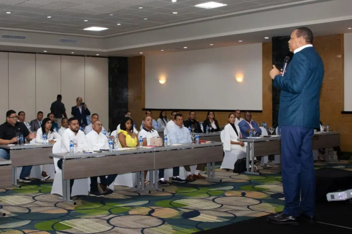 Envasadoras de agua y Pro Consumidor acuerdan evitar exposición de agua al sol