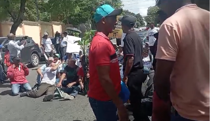 Peregrinos de El Seibo realizan marcha en protesta por desalojos