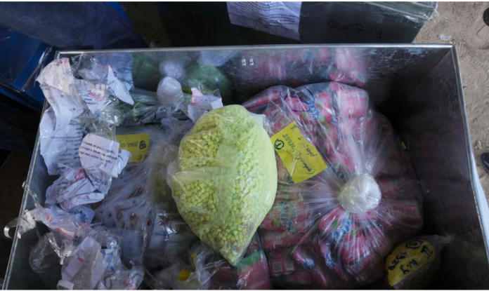 Policía sudafricana detiene a dos mexicanos con enorme laboratorio de metanfetamina