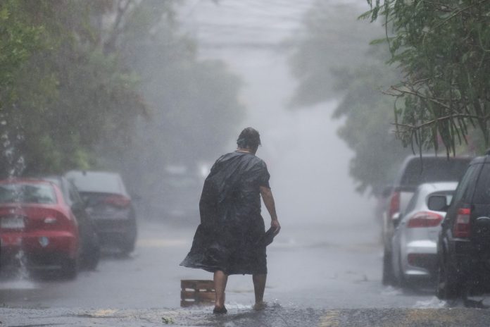 Beryl tocó tierra como poderoso huracán de categoría 4 en isla Carriacou