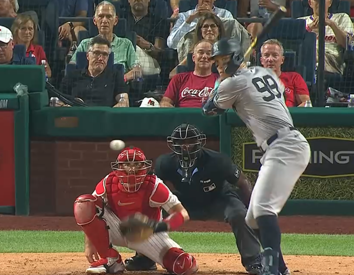 Judge dispara dos jonrones y los Yankees aplastan a Filadelfia