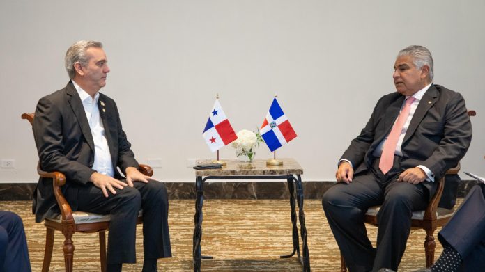 Abinader se reúne con nuevo presidente panameño, José Raúl Mulino Quintero