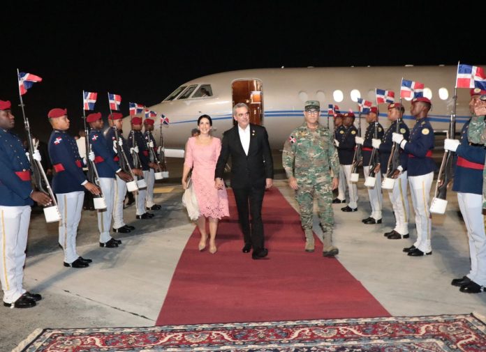 Presidente Abinader retorna al país tras asistir a toma de posesión de Mulino en Panamá