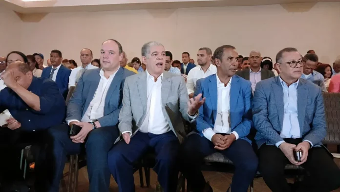 Ponderan Danilo no siga en presidencia del PLD y desligarse de acusados de corrupción