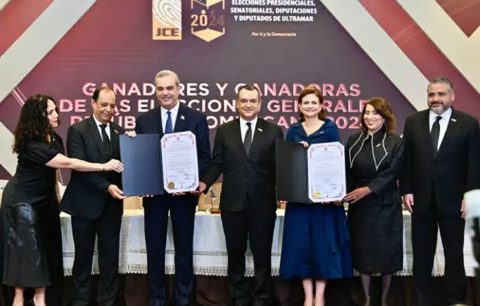 Junta Central Electoral entrega certificados a ganadores de elecciones pasadas