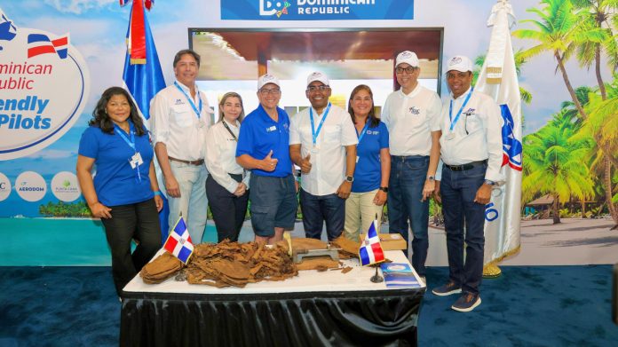 El Departamento Aeroportuario Promociona la Aviación Privada en la Feria EAA AirVenture