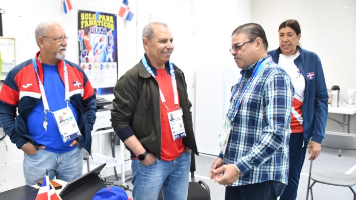 Francisco Camacho visita villa olímpica de París para evaluar condiciones de atletas dominicanos