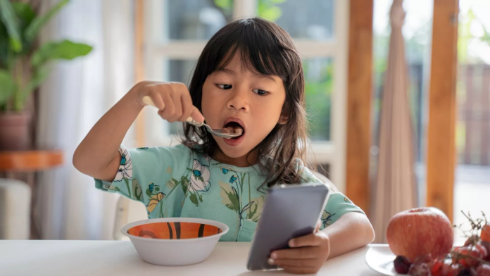 ¿Cómo influye la exposición temprana a dispositivos digitales en el desarrollo de los niños?