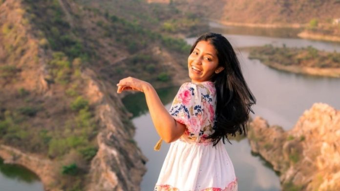 Muere la influencer Aanvi Kamdar, de 26 años, tras caer de un acantilado en la India