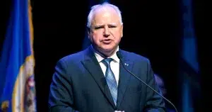 230623 Tim Walz al 0743 d18687