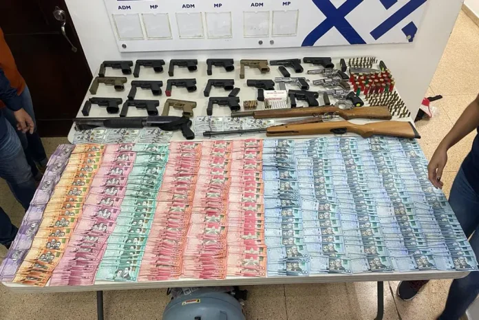 Fiscalía de Santiago deposita acusación formal contra red que traficaba armas