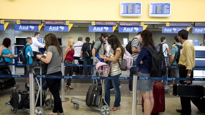 Unas 10 personas agradecen haber perdido avión que se estrelló en Brasil en el que murieron todos los tripulantes
