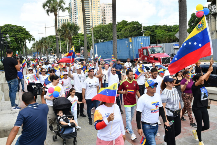 Venezolanos en Santo Domingo marchan contra Maduro y en apoyo a víctimas en Venezuela