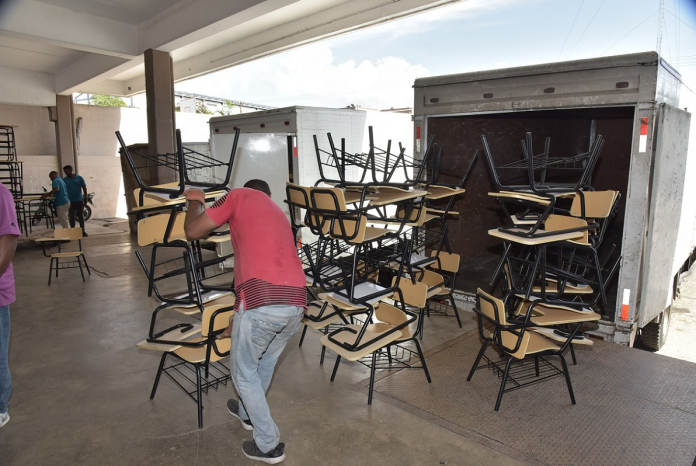 MINERD distribuirá más de 115 mil unidades de mobiliario escolar en centros que lo necesiten