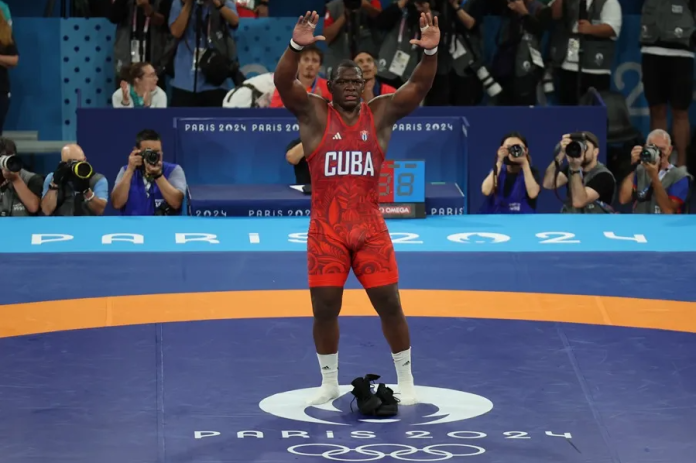 ¡Histórico! Luchador cubano Mijaín López logra su quinto oro olímpico consecutivo