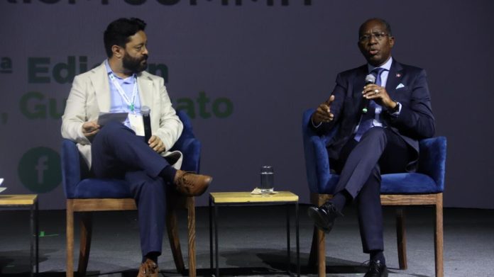 Importancia de la eliminación del plástico para un turismo sostenible destacada en el Sustainable & Social Tourism Summit