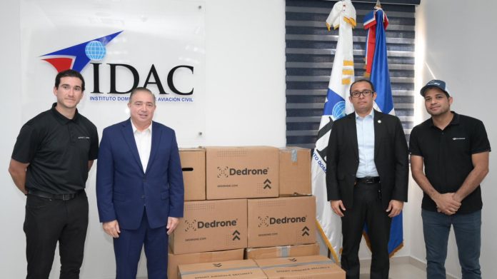 Instituto Dominicano de Aviación Civil entrega equipos al Cuerpo de Seguridad Presidencial