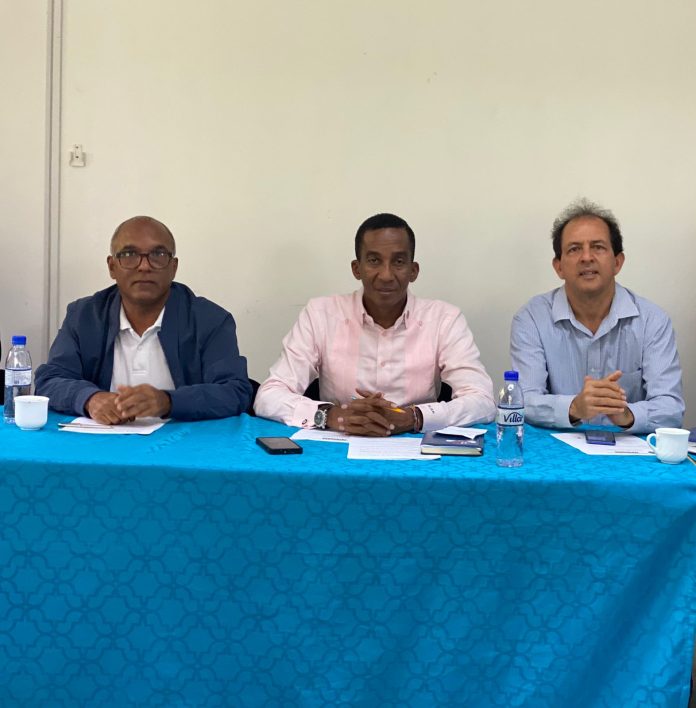 FAPROUASD denuncia desasignación de docencia y cierre deliberado de secciones