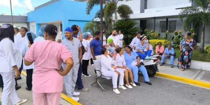Aquí se ha cometido un acto de injusticia con todas las enfermeras y enfermeros que desvincularon, a sabiendas que estábamos contratada y aun así sin ninguna explicación nos cancelaron.