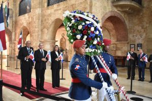 Duartianos exigen retiro de restos de Pedro Santana del Panteón Nacional