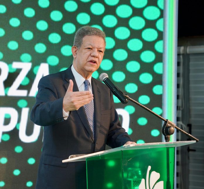 Leonel Fernández responde al presidente Abinader