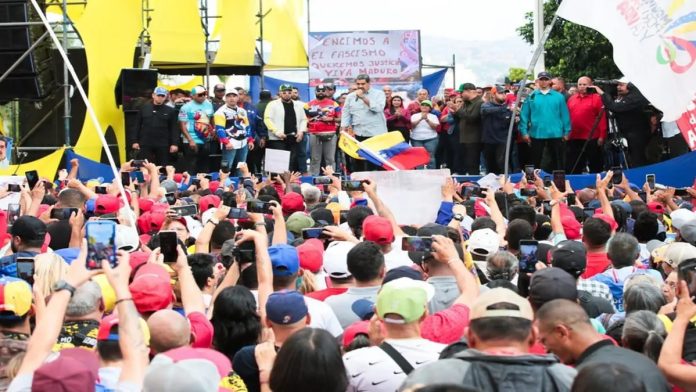 Maduro llama países del mundo “a no meter sus narices en Venezuela”