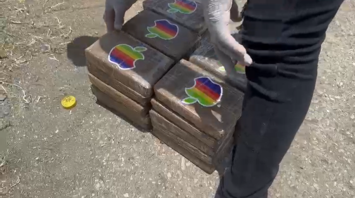 Atrapan otra lancha con dos hombres y un a cargamento de presuntas drogas en Peravia
