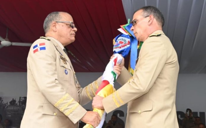 Ministro de Defensa posesiona nuevos comandantes generales del Ejército y Fuerza Aérea