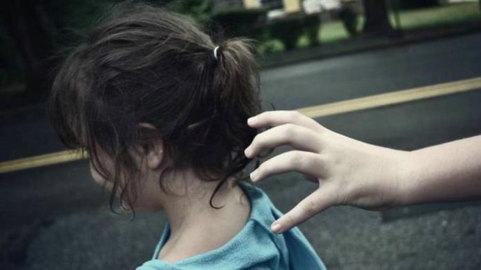 Niña es rescatada luego de ser raptada y secuestrada por su niñera en Santiago