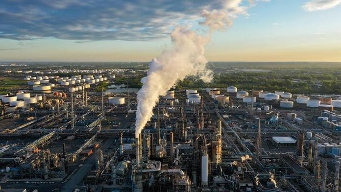 OPEP prevé ligera baja a la demanda mundial de petróleo