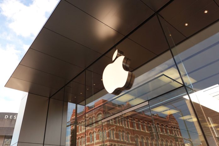 Apple y Google reciben multas millonarias por abuso fiscal y de mercado
