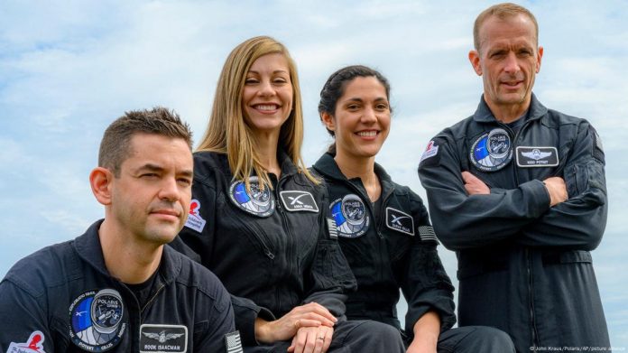 Arranca la primera caminata espacial privada de la historia