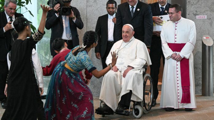 El papa llega a Singapur, última etapa de su gira por Asia