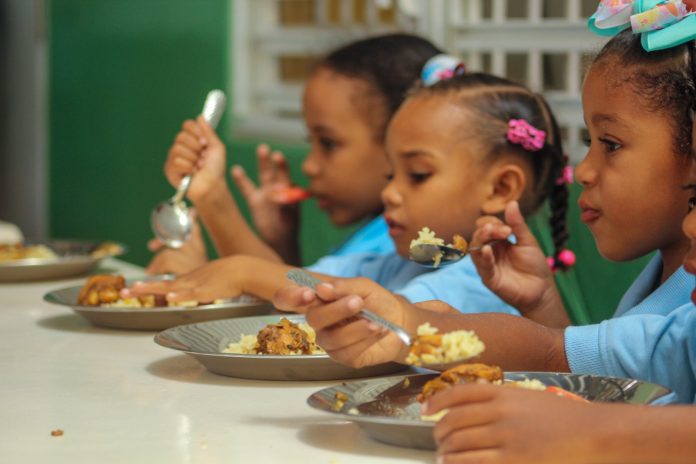 INABIE distribuye 67.7 millones de raciones en 15 días del año escolar 24-25