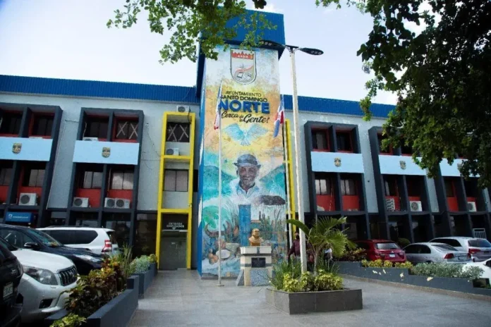 Alcaldía SDN y Banreservas dan primer picazo para remozamiento de parques del municipio