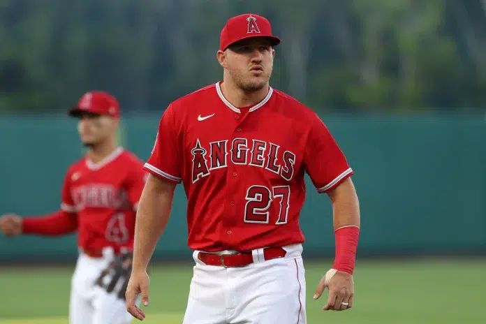 Mike Trout se movería del jardín central la próxima temporada