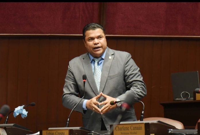 Tobías Crespo afirma que gobierno utiliza plataforma de espionaje para interceptar celulares de ciudadanos