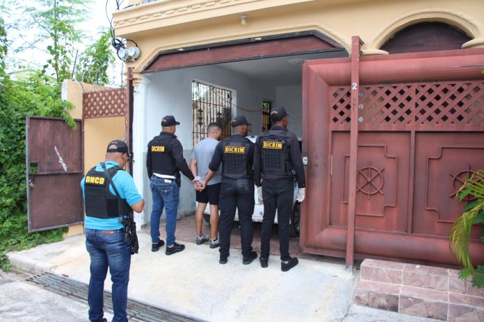 PN ocupa 204 paquetes de presunta cocaína durante allanamiento en residencia de SDE