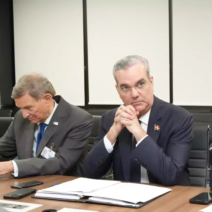 Abinader se reúne con el WEF para combatir desechos plásticos