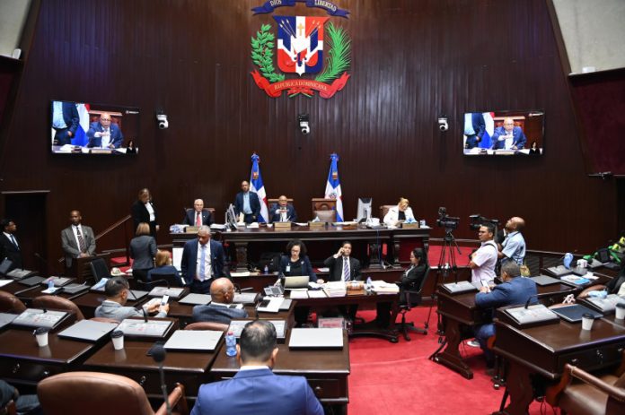 Diputados declaran de urgencia y convierten en ley proyecto reformaría Constitución