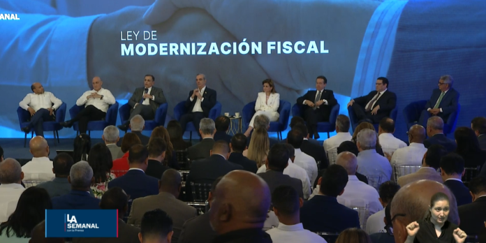 Gobierno anuncia aumento salarial del sector privado y público en primer eje reforma fiscal