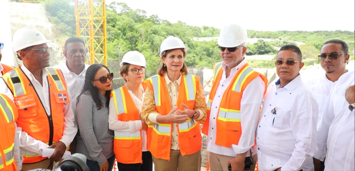 Raquel Peña supervisa construcción presa Boca de los Ríos e inaugura carretera