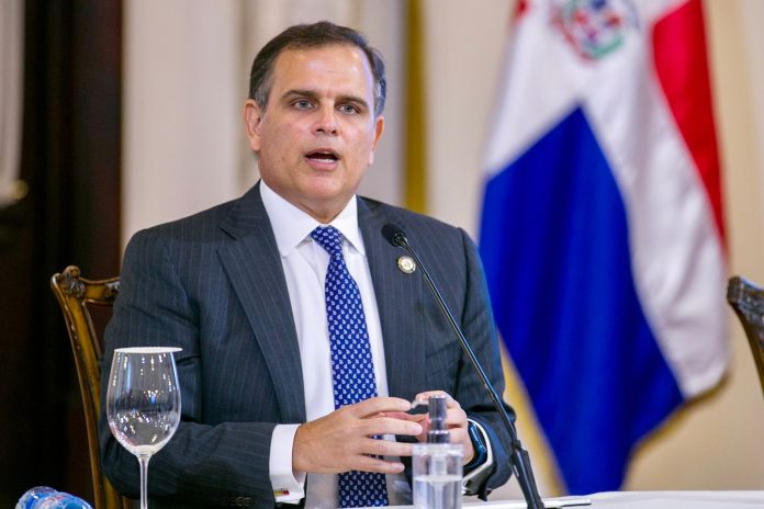 Eliminación del anticipo y aumento salarial, entre principales medidas en favor de la población