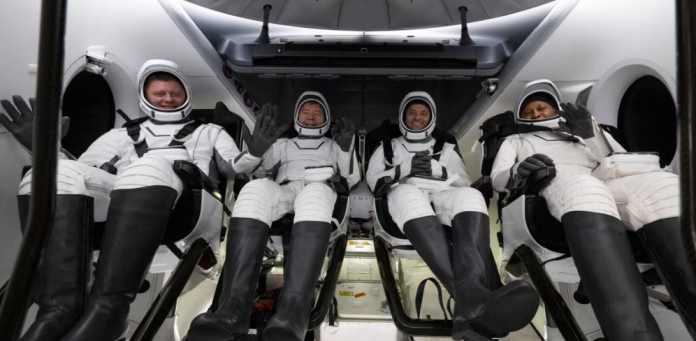 Cuatro astronautas regresan a la Tierra tras problemas en cápsula de Boeing y huracán Milton