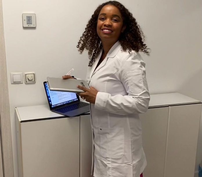 Neuróloga dominicana coordina cirugía con ultrasonido en Madrid para Parkinson y temblores